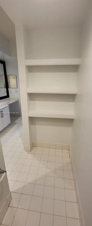 В аренду: $2,400 (1 спален, 1 ванн, 893 Квадратных фут)