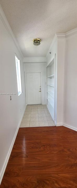 В аренду: $2,400 (1 спален, 1 ванн, 893 Квадратных фут)