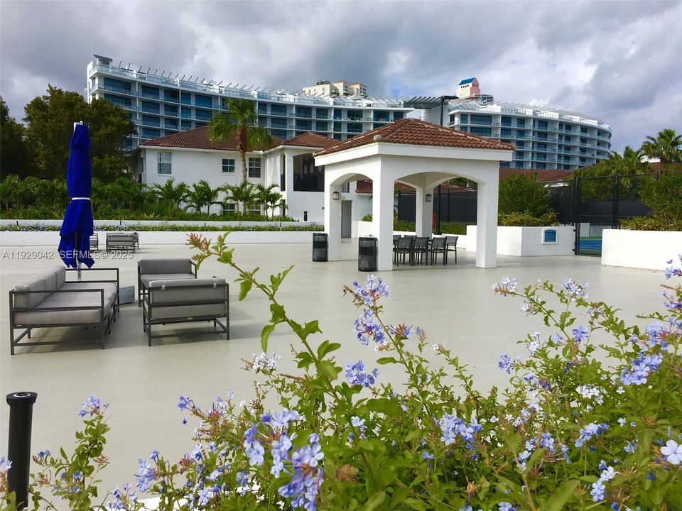 В аренду: $2,400 (1 спален, 1 ванн, 893 Квадратных фут)