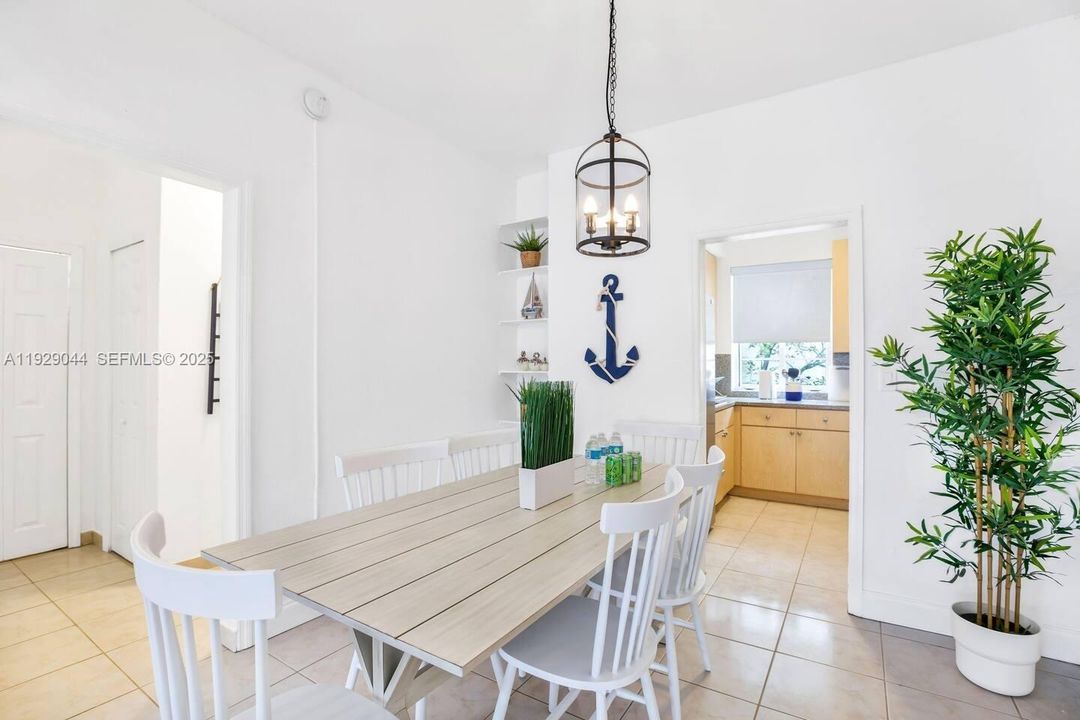 For Rent: $2,550 (2 beds, 1 baths, 17128 Square Feet)