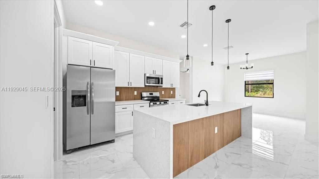 На продажу: $384,900 (4 спален, 2 ванн, 0 Квадратных фут)