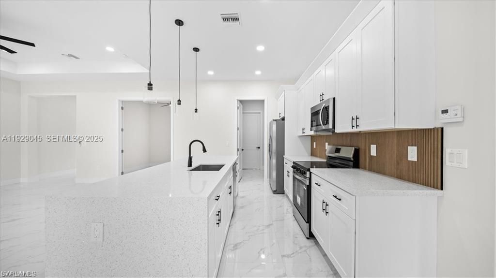 На продажу: $384,900 (4 спален, 2 ванн, 0 Квадратных фут)