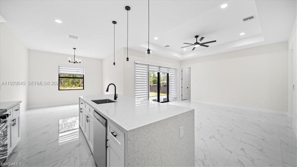 На продажу: $384,900 (4 спален, 2 ванн, 0 Квадратных фут)