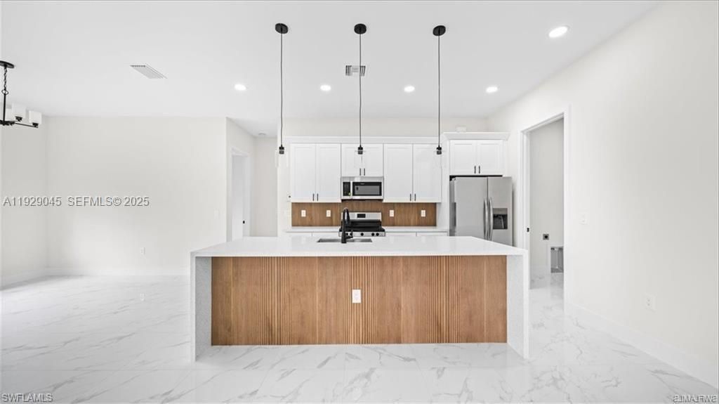 На продажу: $384,900 (4 спален, 2 ванн, 0 Квадратных фут)