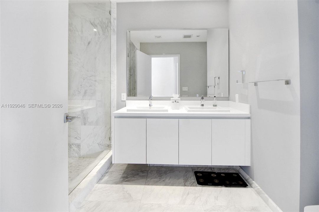 En Venta: $2,495,000 (3 camas, 3 baños, 2626 Pies cuadrados)