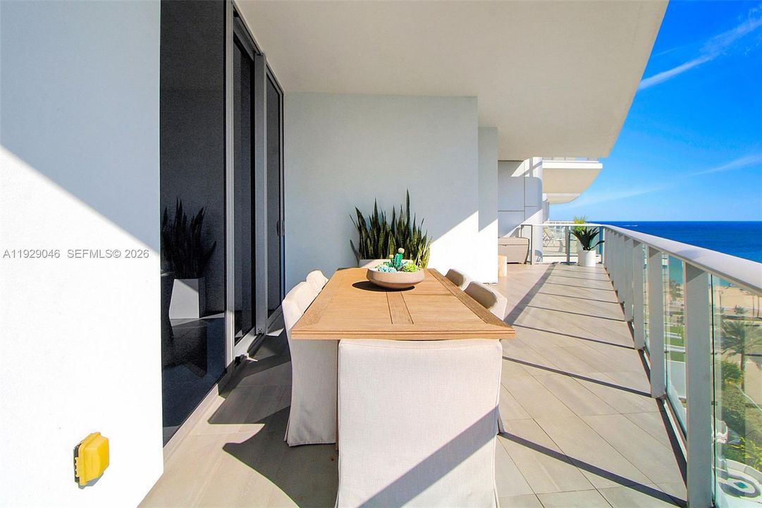 ENJOY HOSTING DINNER PARTIES WITHOUT THE WIND AT YOUR FACE