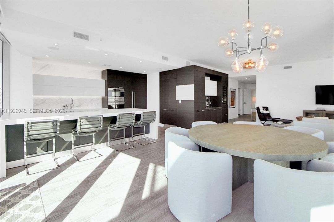 STYLE MEETS ELEGANCE