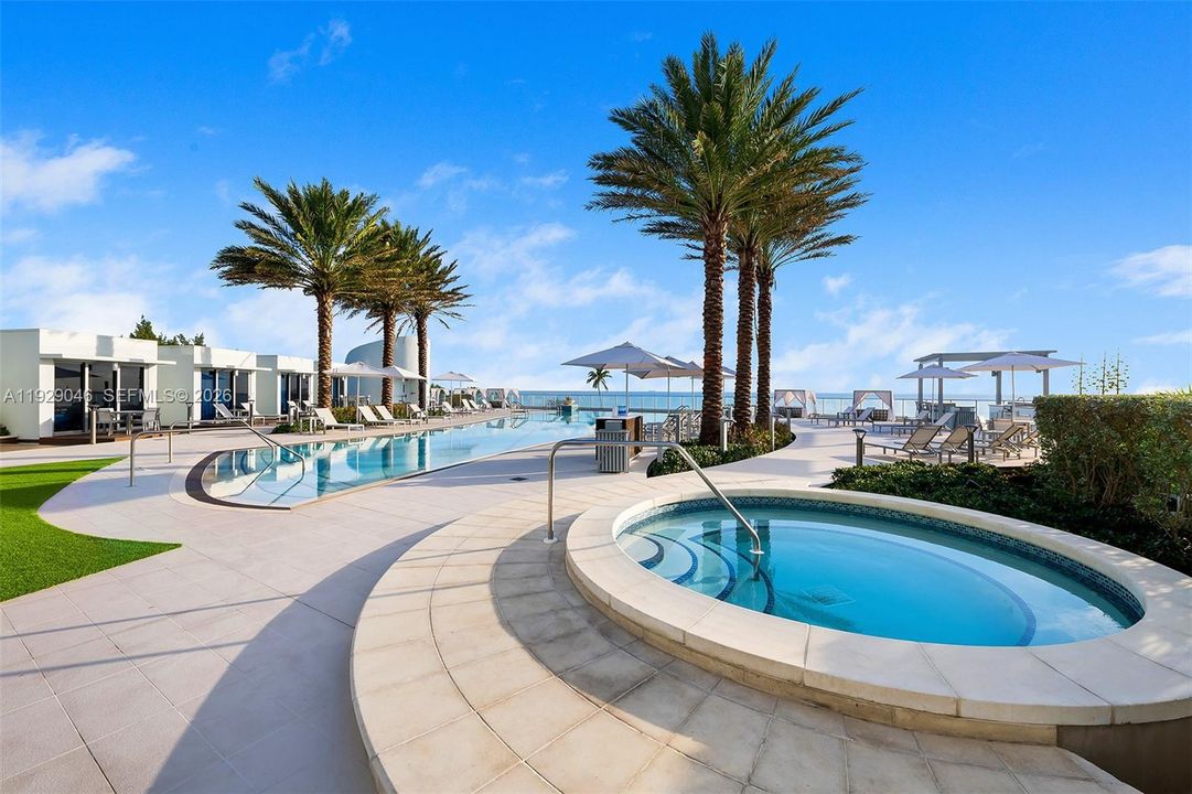 Lounge by the pool with your favorite beverage and luxuriate in the warm Florida sunshine