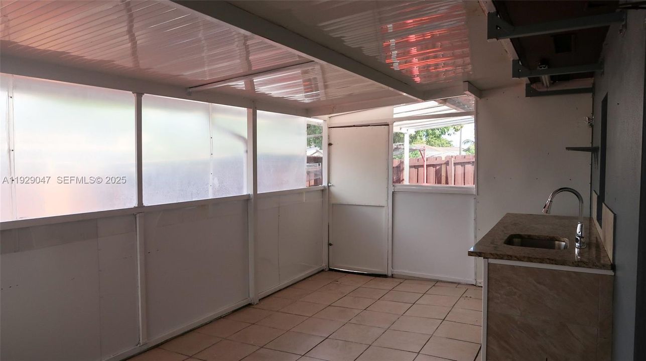 For Sale: $500,000 (3 beds, 2 baths, 1260 Square Feet)