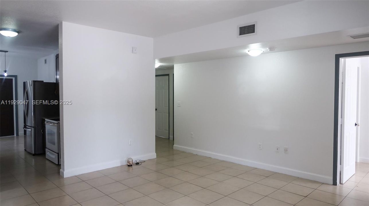 For Sale: $500,000 (3 beds, 2 baths, 1260 Square Feet)