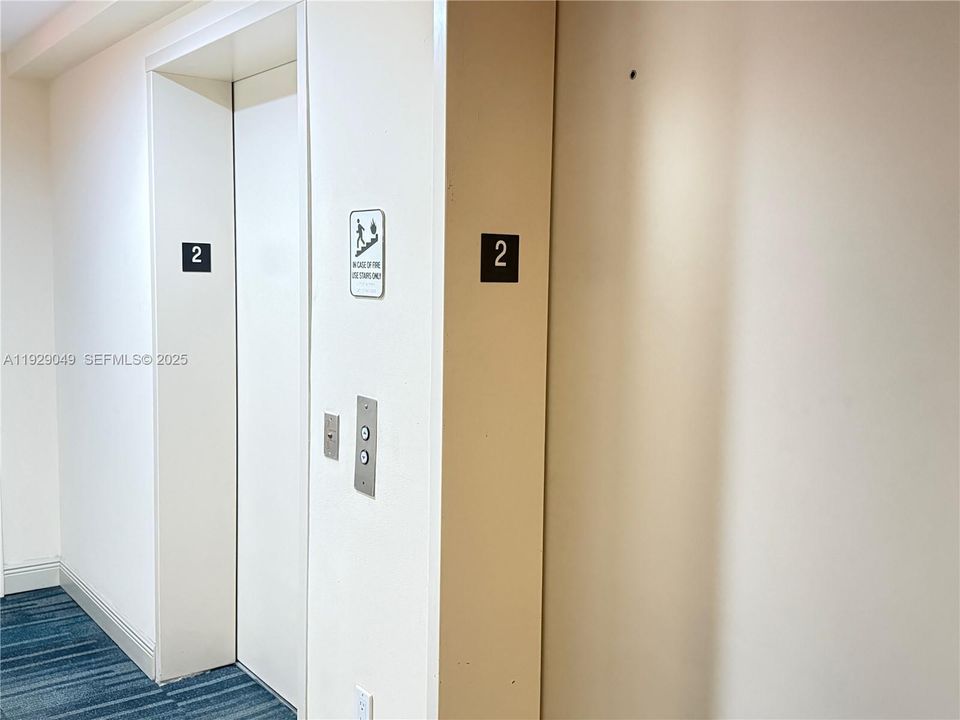 For Sale: $360,000 (1 beds, 1 baths, 695 Square Feet)