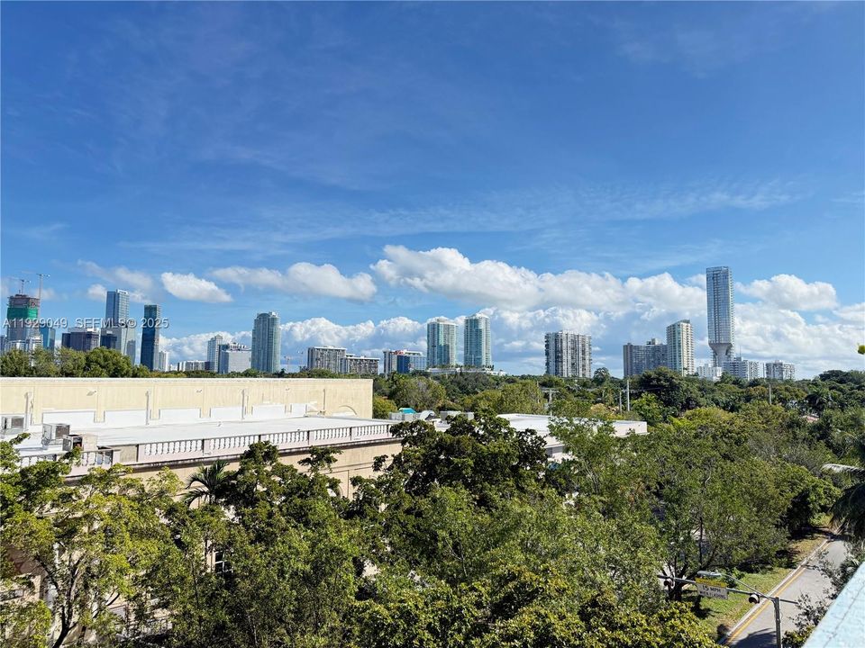 For Sale: $360,000 (1 beds, 1 baths, 695 Square Feet)