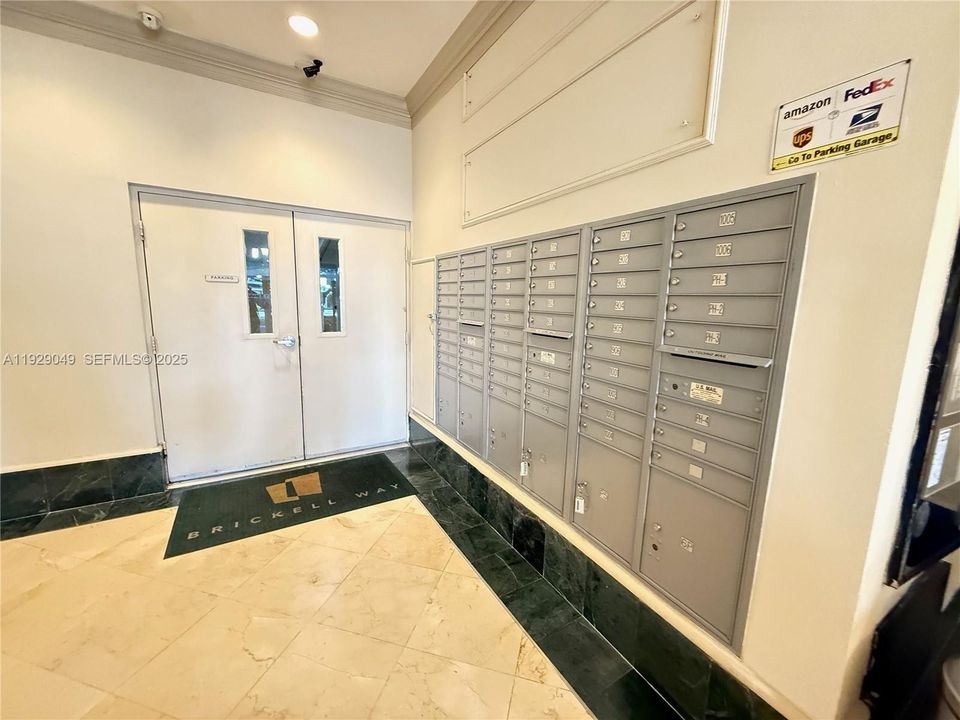 For Sale: $360,000 (1 beds, 1 baths, 695 Square Feet)