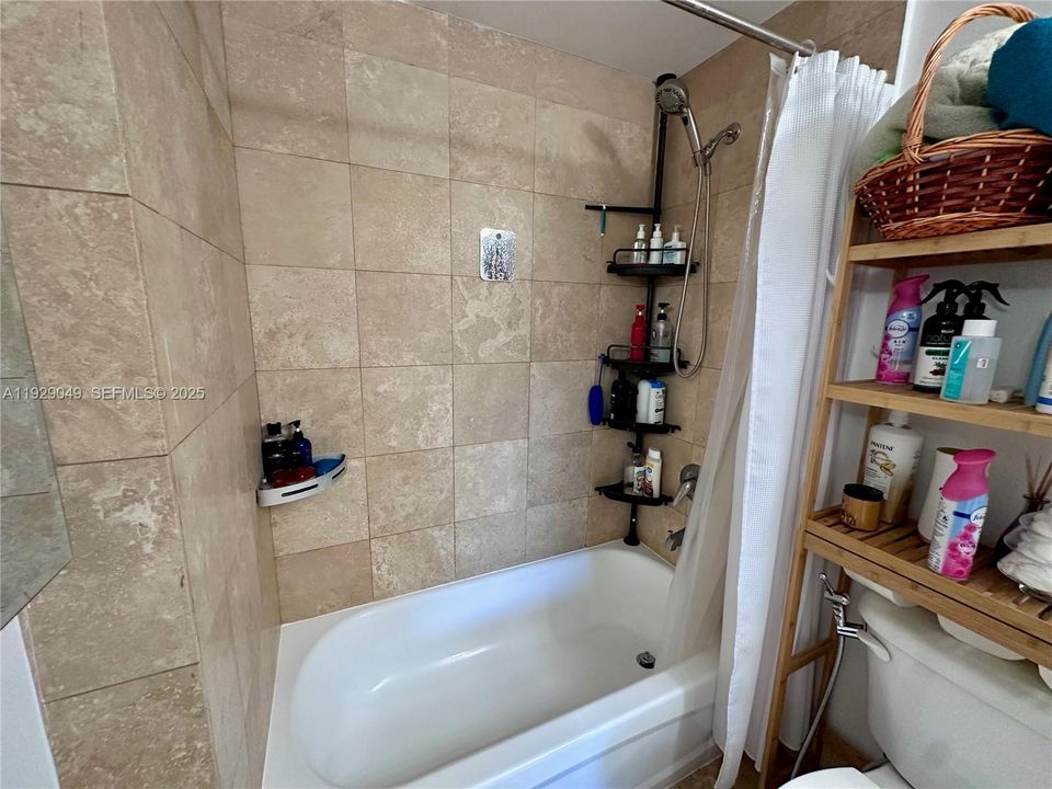 For Sale: $360,000 (1 beds, 1 baths, 695 Square Feet)