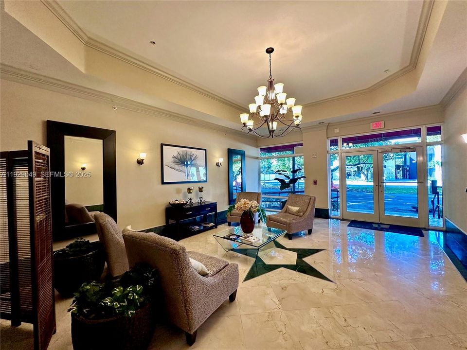 For Sale: $360,000 (1 beds, 1 baths, 695 Square Feet)