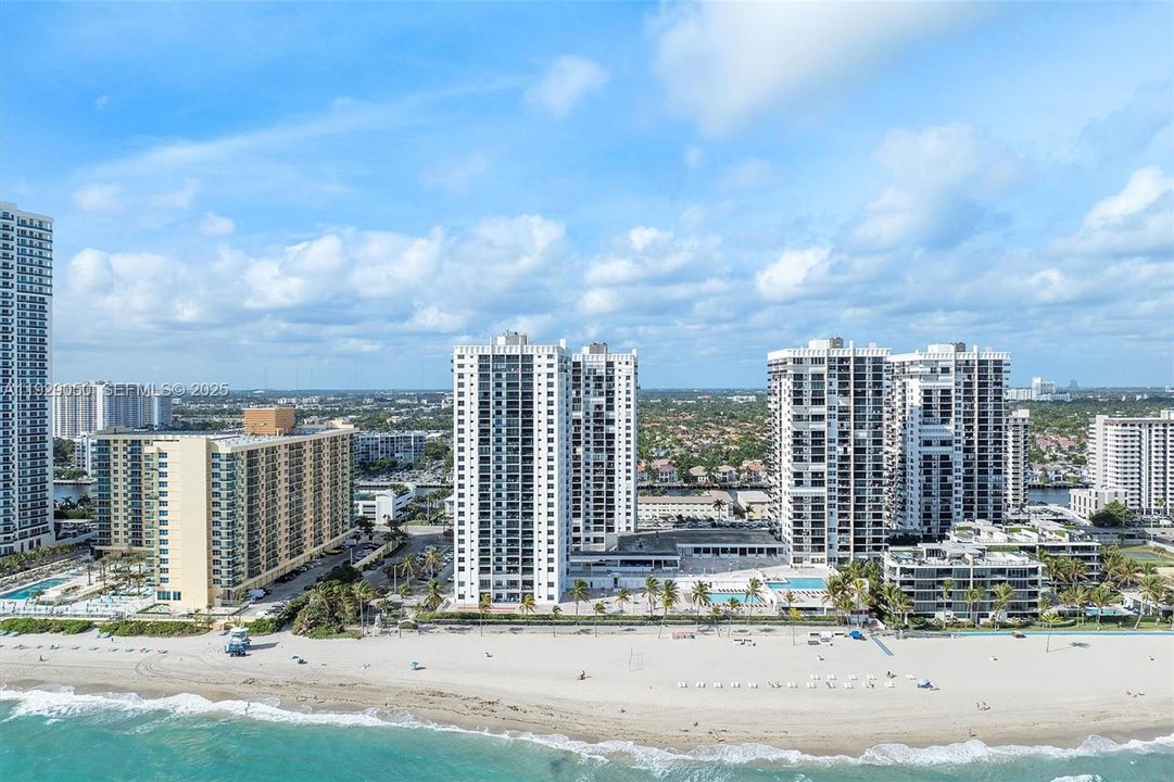 На продажу: $529,000 (2 спален, 2 ванн, 1230 Квадратных фут)