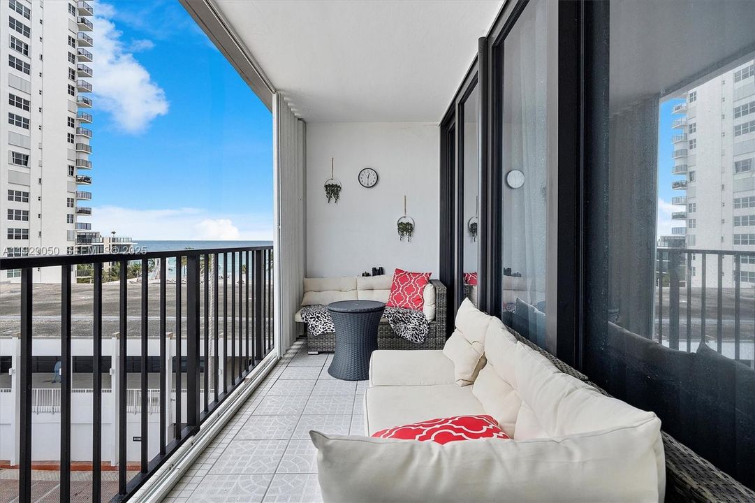 На продажу: $529,000 (2 спален, 2 ванн, 1230 Квадратных фут)