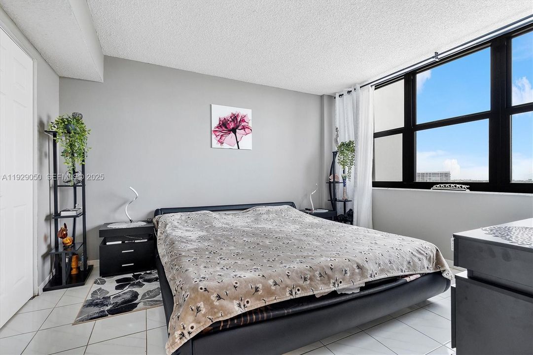 На продажу: $529,000 (2 спален, 2 ванн, 1230 Квадратных фут)