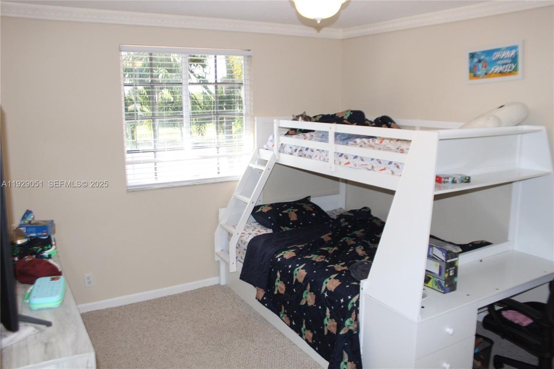 Под контрактом: $6,000 (5 спален, 3 ванн, 2840 Квадратных фут)