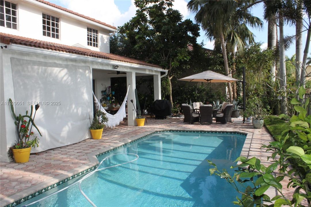 Под контрактом: $6,000 (5 спален, 3 ванн, 2840 Квадратных фут)