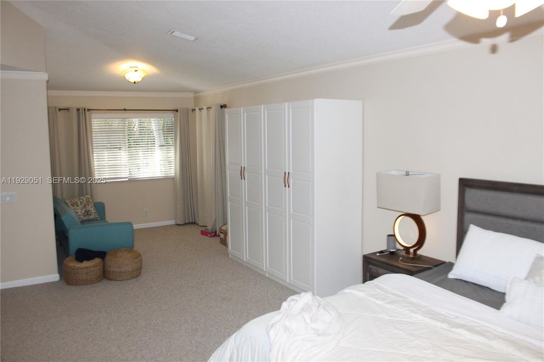 Под контрактом: $6,000 (5 спален, 3 ванн, 2840 Квадратных фут)