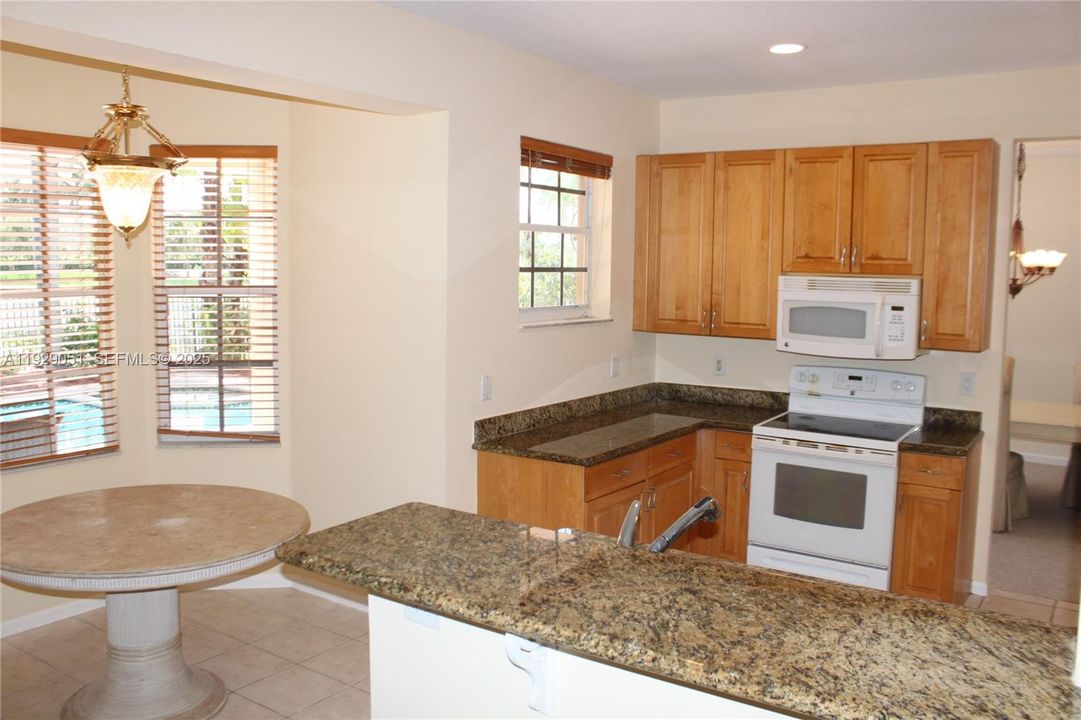 Под контрактом: $6,000 (5 спален, 3 ванн, 2840 Квадратных фут)