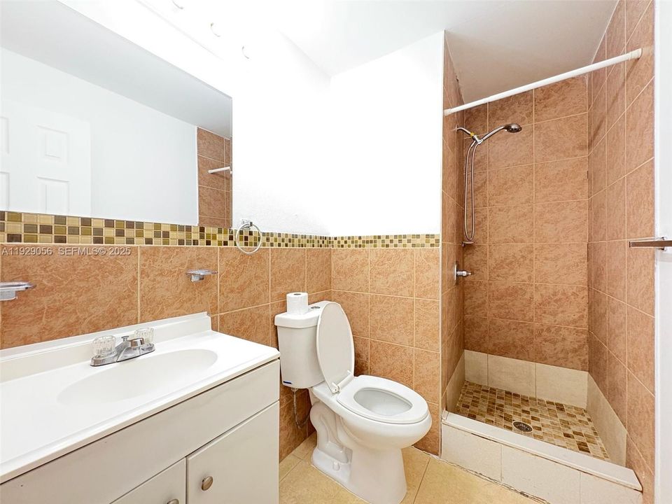 For Rent: $2,350 (2 beds, 2 baths, 950 Square Feet)