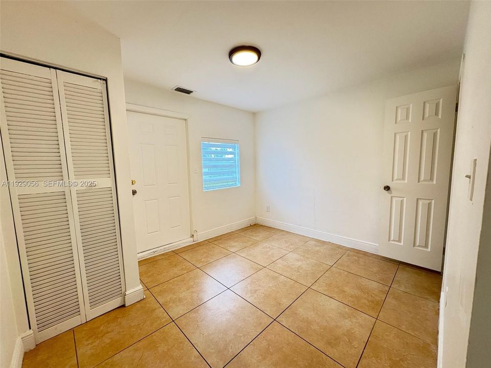 For Rent: $2,350 (2 beds, 2 baths, 950 Square Feet)