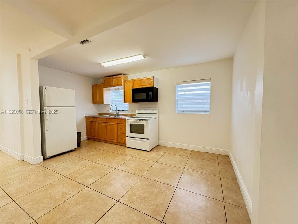 For Rent: $2,350 (2 beds, 2 baths, 950 Square Feet)