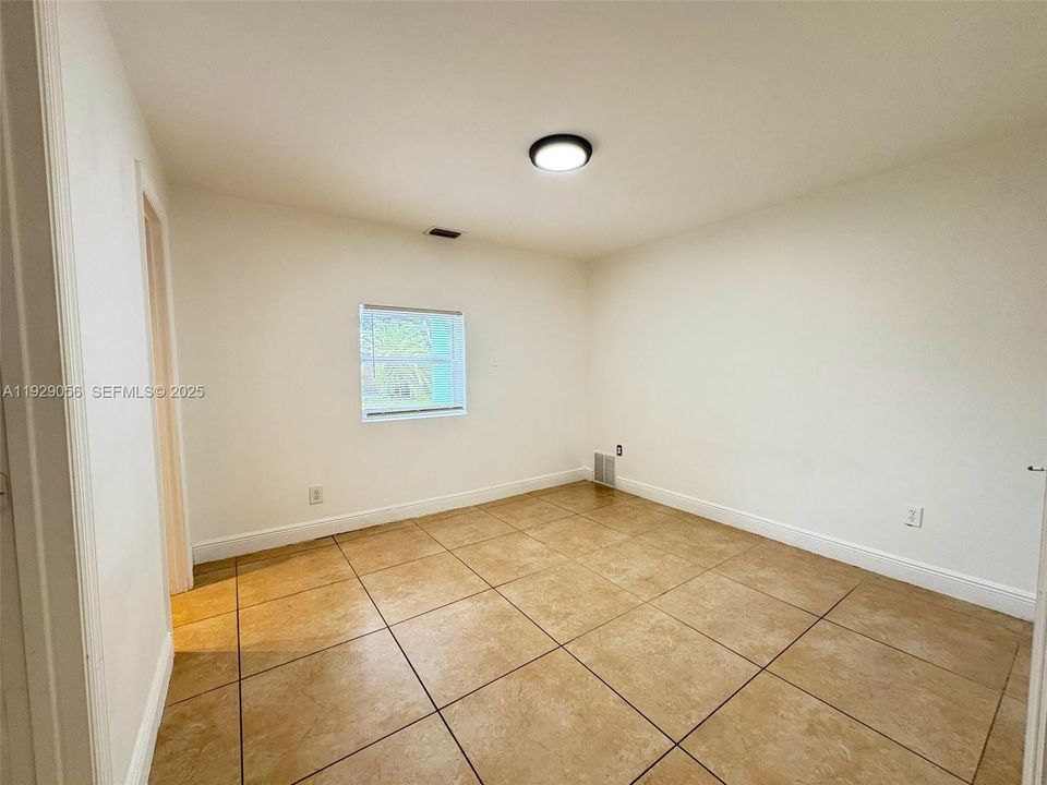 For Rent: $2,350 (2 beds, 2 baths, 950 Square Feet)