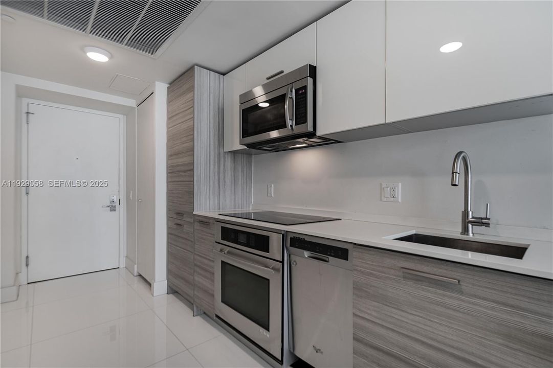 В аренду: $2,999 (0 спален, 1 ванн, 362 Квадратных фут)