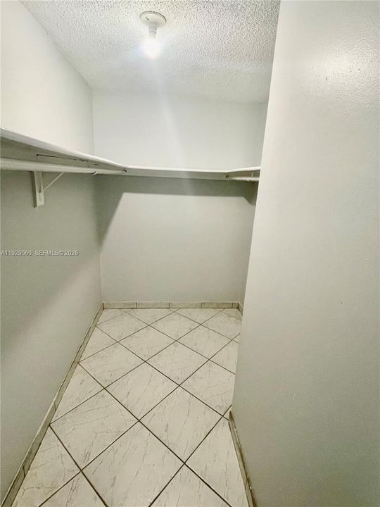 En Renta: $1,600 (1 camas, 1 baños, 700 Pies cuadrados)