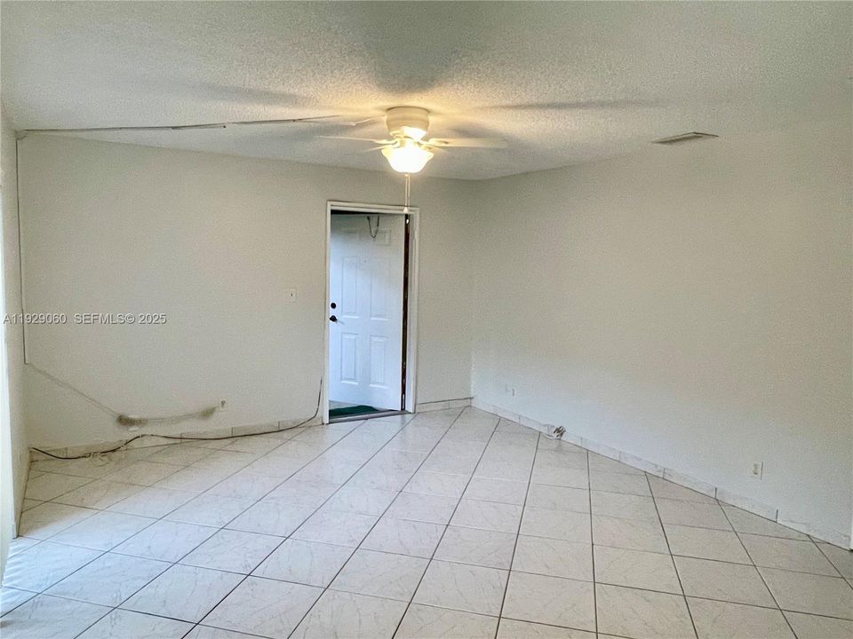 En Renta: $1,600 (1 camas, 1 baños, 700 Pies cuadrados)