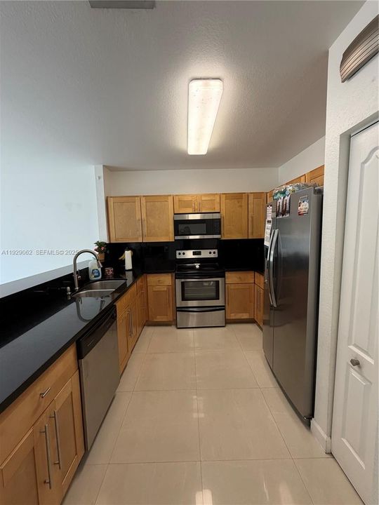 В аренду: $3,200 (3 спален, 2 ванн, 1678 Квадратных фут)