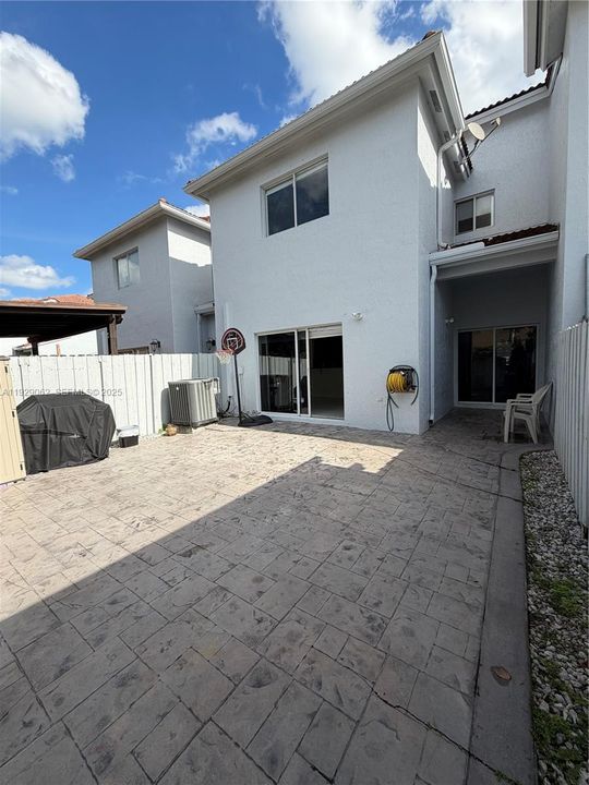 В аренду: $3,200 (3 спален, 2 ванн, 1678 Квадратных фут)