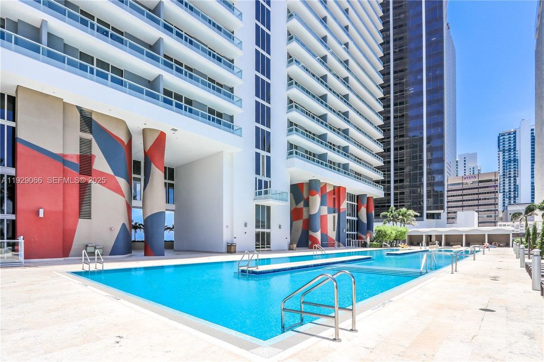 For Rent: $2,300 (0 beds, 1 baths, 501 Square Feet)