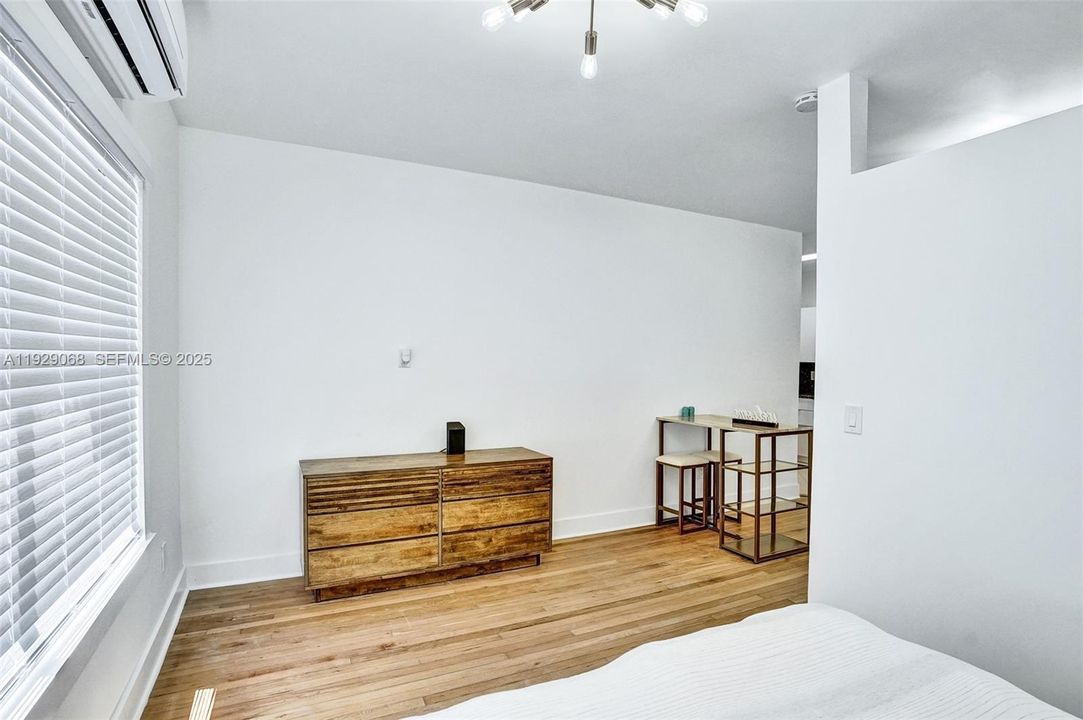 В аренду: $2,000 (0 спален, 1 ванн, 515 Квадратных фут)