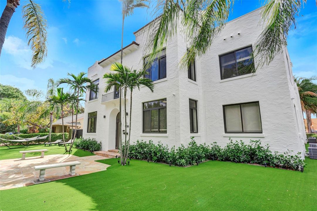 В аренду: $2,000 (0 спален, 1 ванн, 515 Квадратных фут)