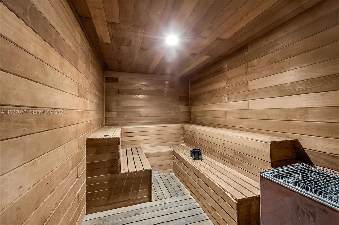 For Sale: $650,000 (2 beds, 2 baths, 1085 Square Feet)