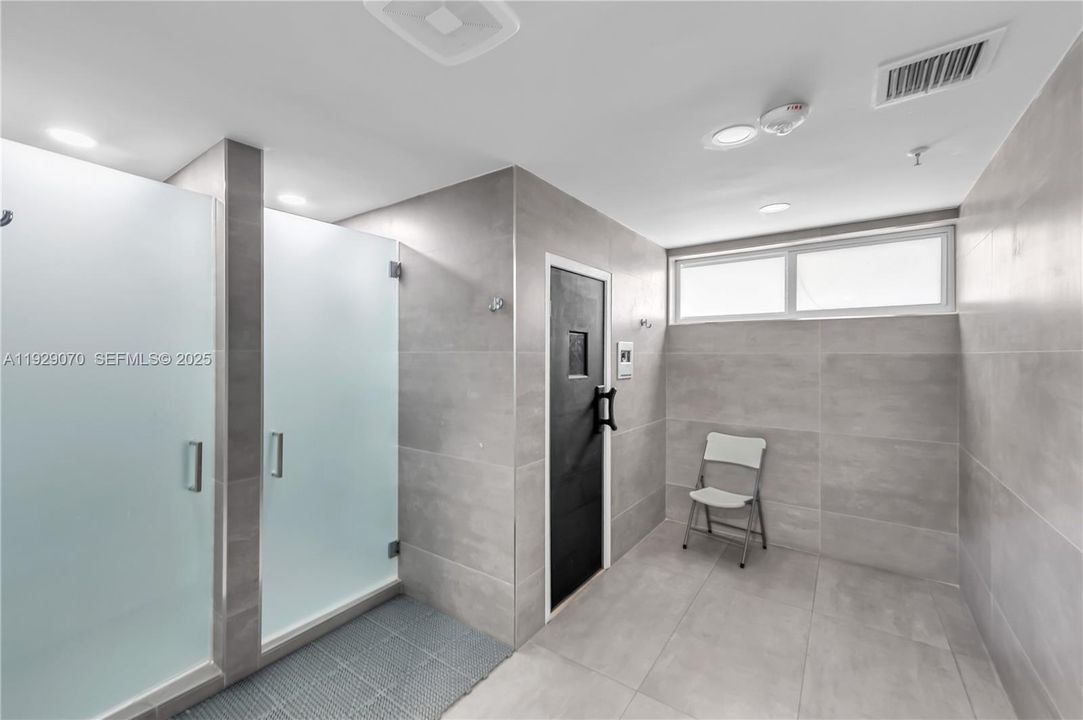 For Sale: $650,000 (2 beds, 2 baths, 1085 Square Feet)