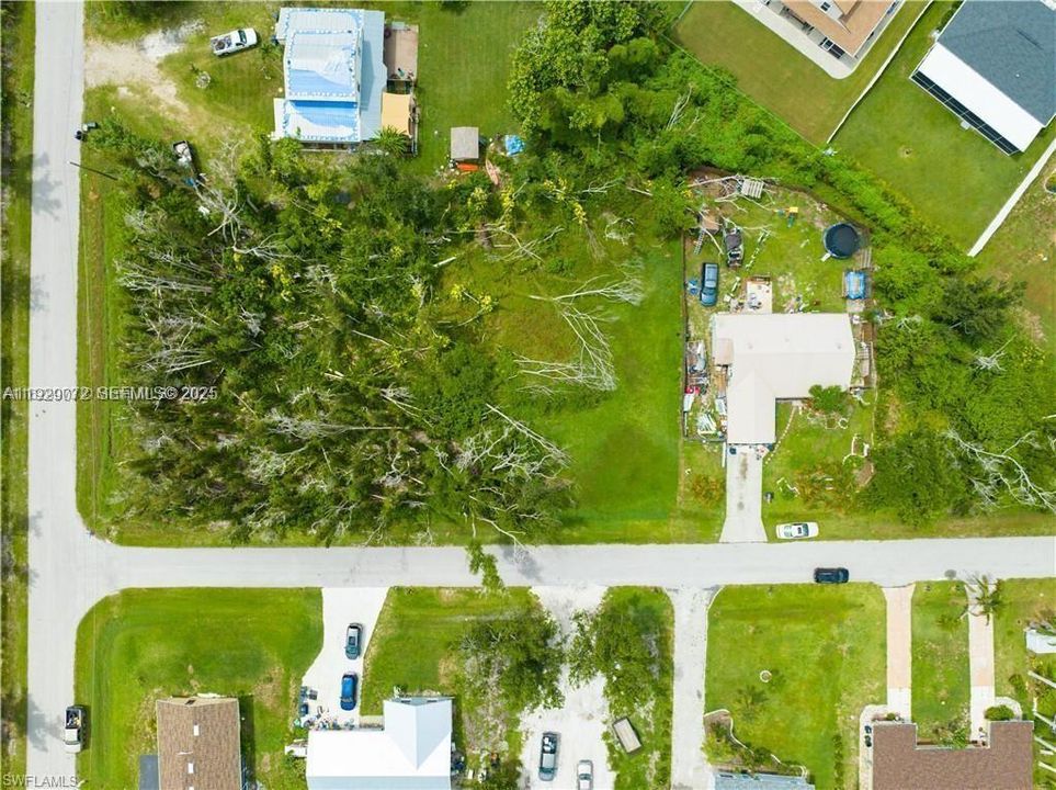 На продажу: $39,901 (0.23 acres)