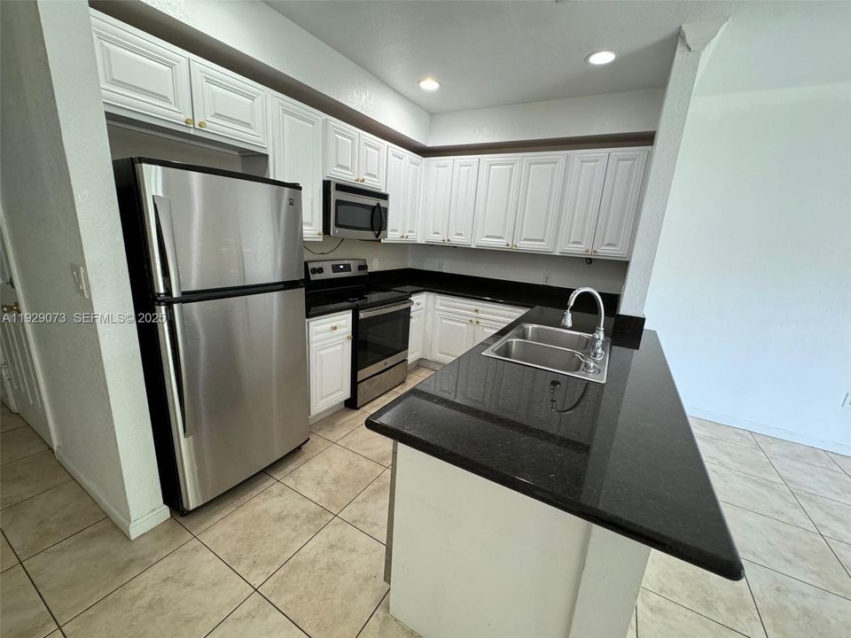 For Rent: $3,000 (3 beds, 2 baths, 1700 Square Feet)