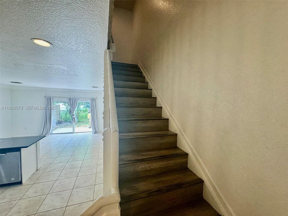 For Rent: $3,000 (3 beds, 2 baths, 1700 Square Feet)