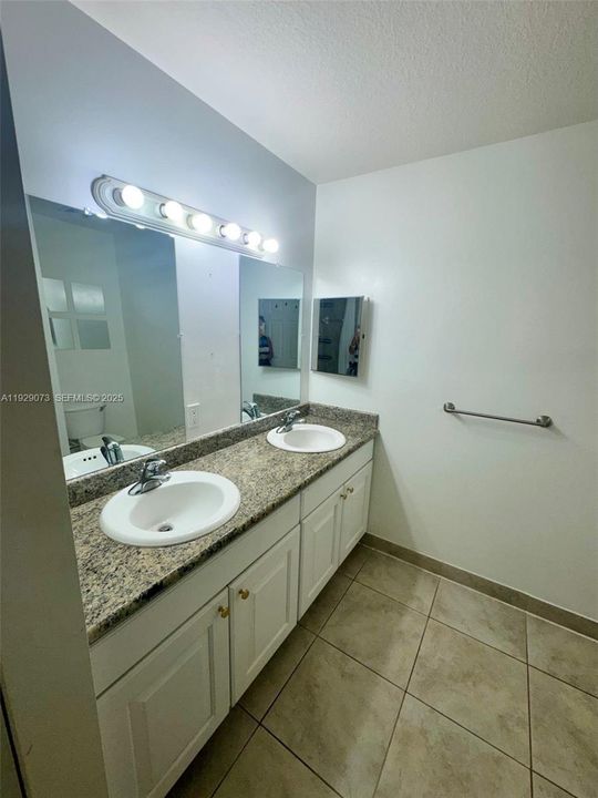 For Rent: $3,000 (3 beds, 2 baths, 1700 Square Feet)