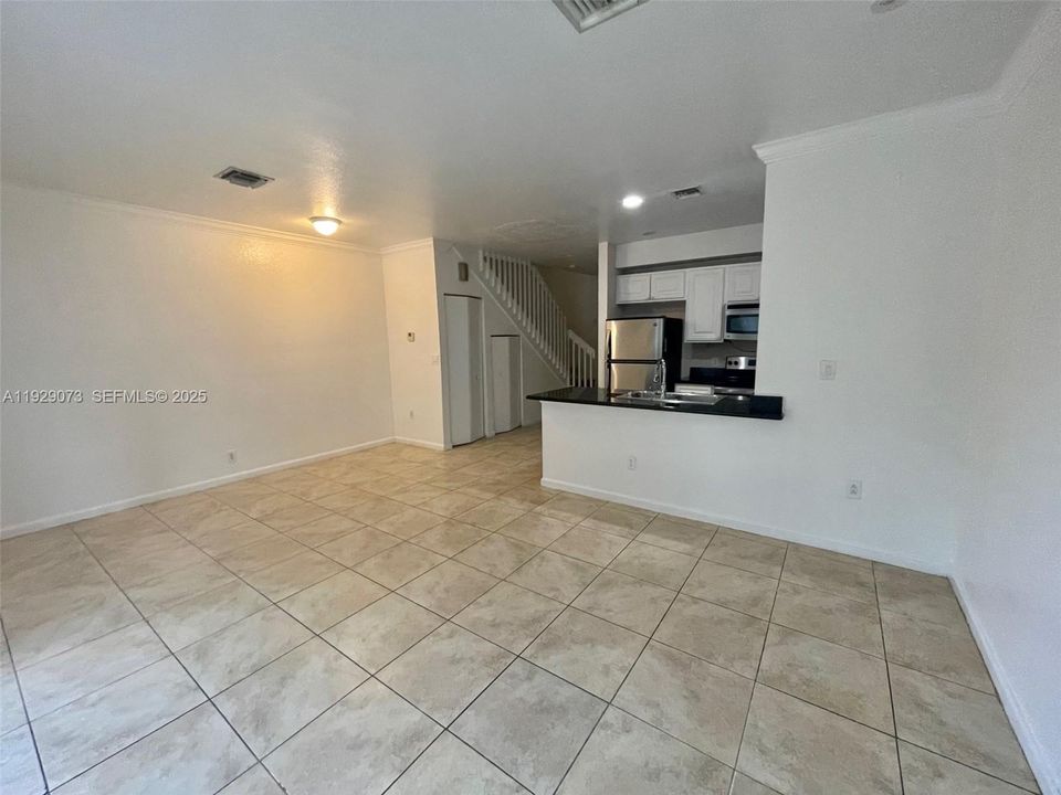 For Rent: $3,000 (3 beds, 2 baths, 1700 Square Feet)