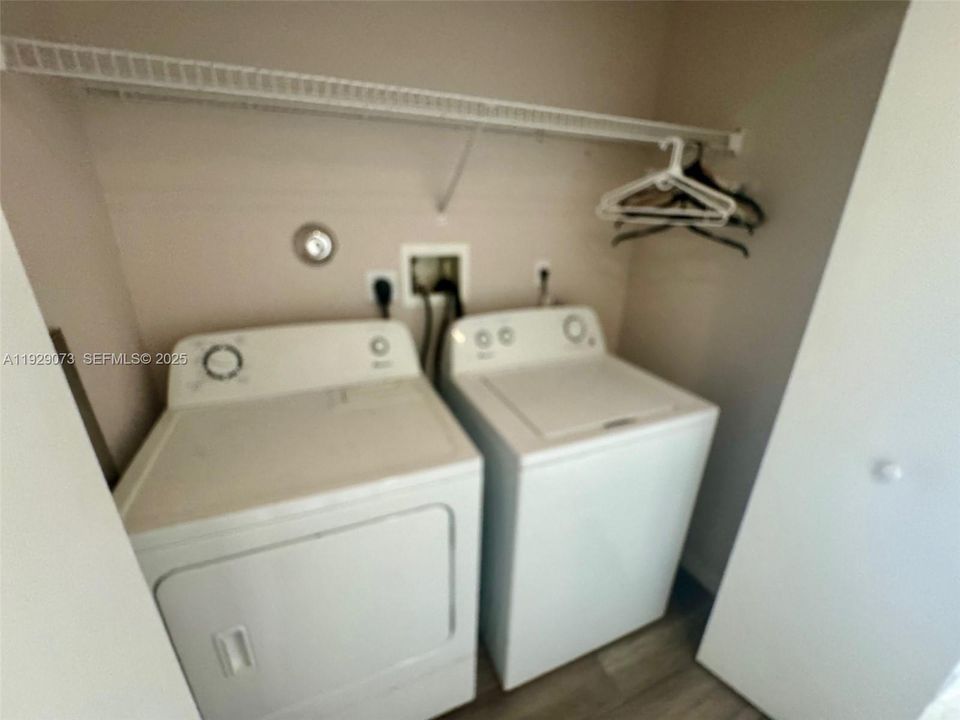 For Rent: $3,000 (3 beds, 2 baths, 1700 Square Feet)