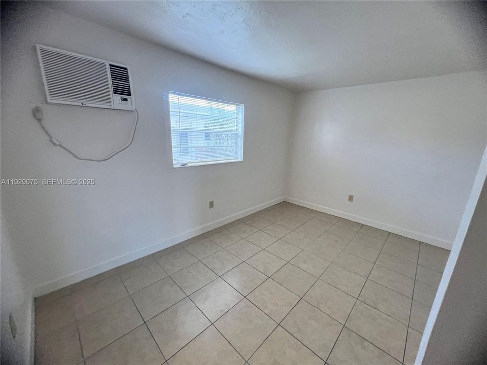 В аренду: $1,395 (1 спален, 1 ванн, 7680 Квадратных фут)