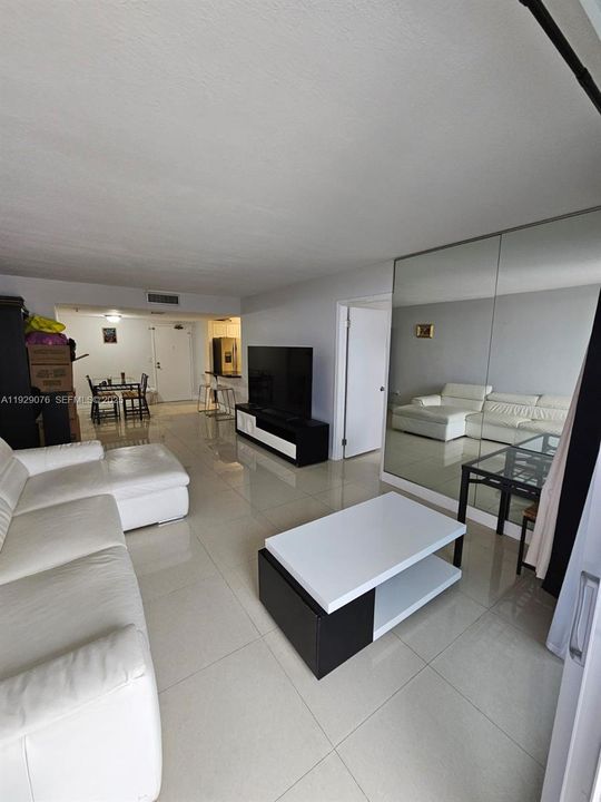 For Rent: $4,600 (2 beds, 2 baths, 1024 Square Feet)