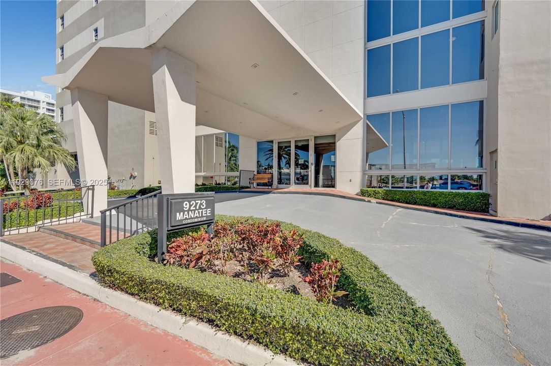 For Rent: $4,600 (2 beds, 2 baths, 1024 Square Feet)