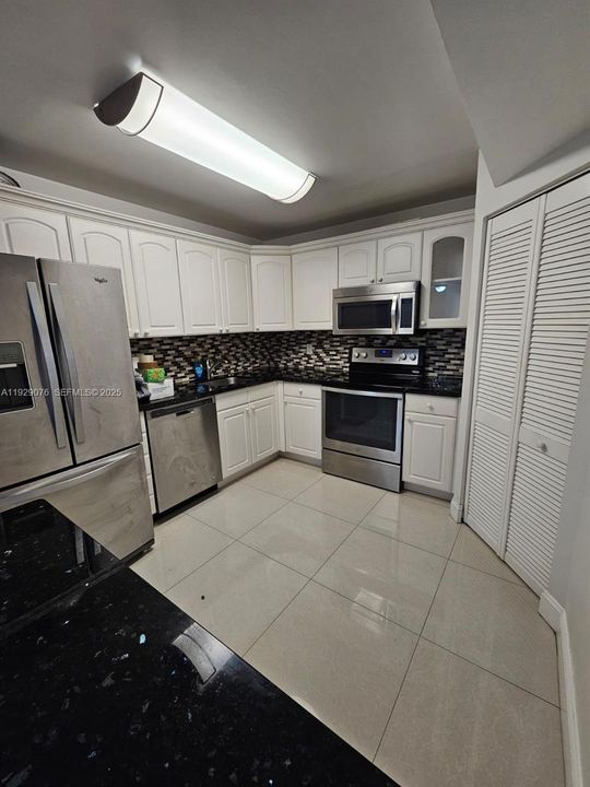 For Rent: $4,600 (2 beds, 2 baths, 1024 Square Feet)